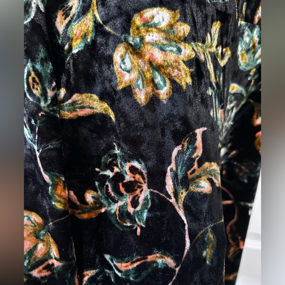 Long sleeved, “velvet” flower fit and flair dress US LG - Picture 3 of 3